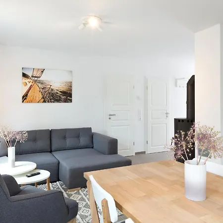 Unter Den Kiefern 109 *