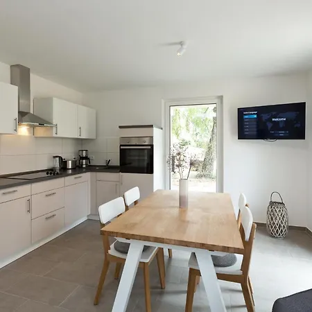 Unter Den Kiefern 109 *